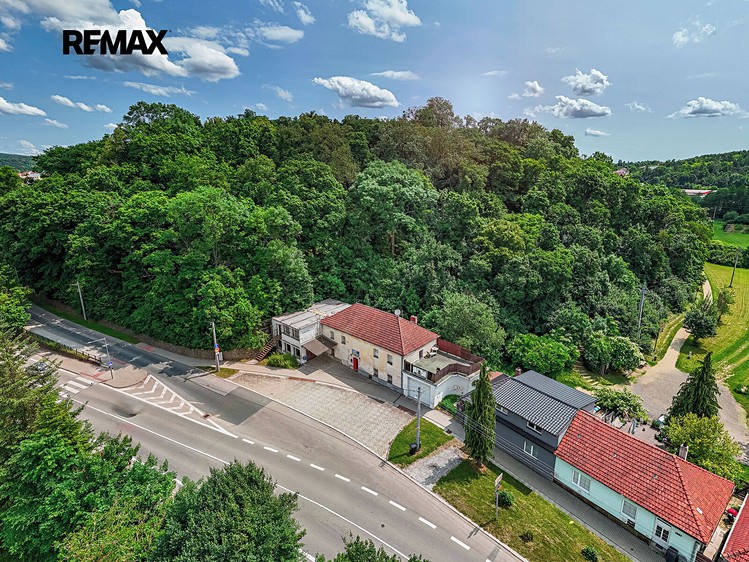 Prodej rodinného domu 394 m², pozemek 286 m² - foto 4