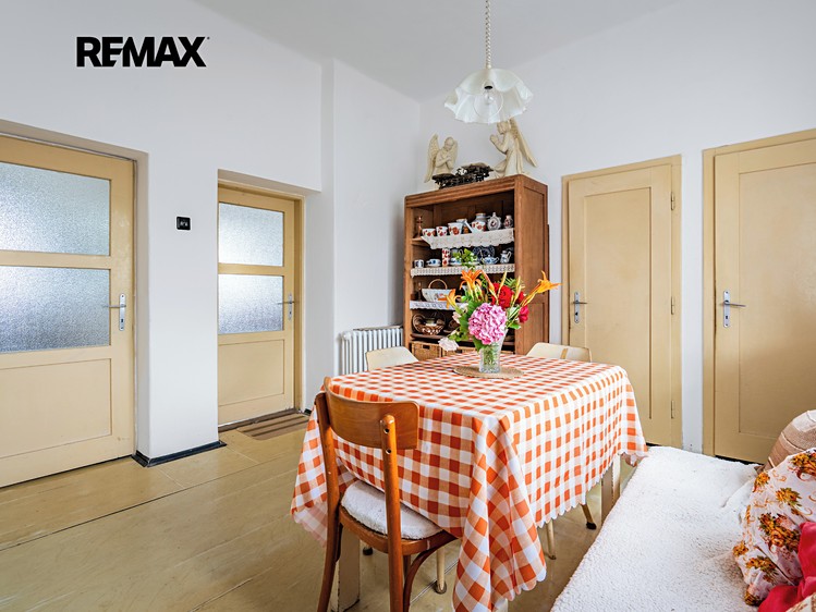 Prodej  rodinného domu 220 m², pozemek 993 m² - foto 4
