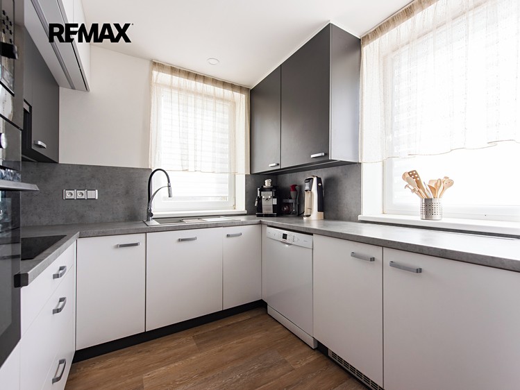 Prodej rodinného domu 209 m², pozemek 1 446 m² - foto 5