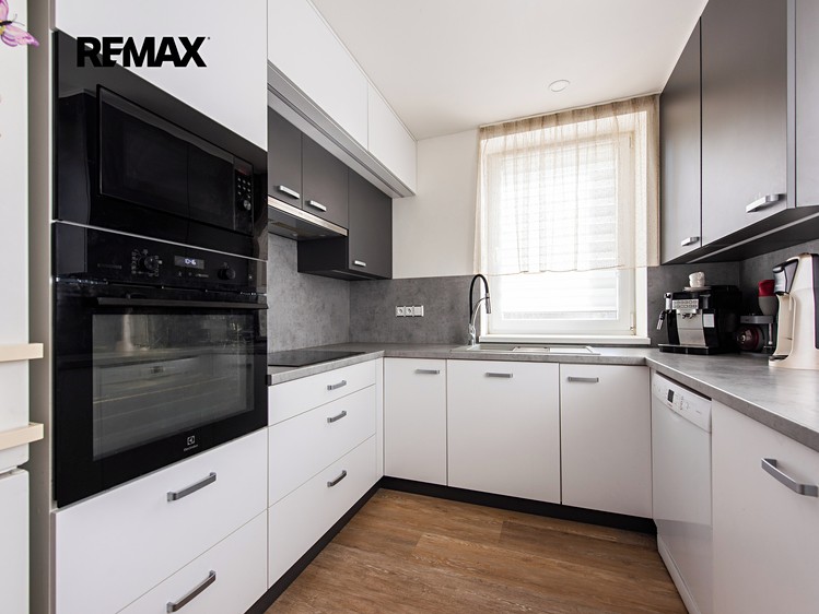 Prodej rodinného domu 209 m², pozemek 1 446 m² - foto 4