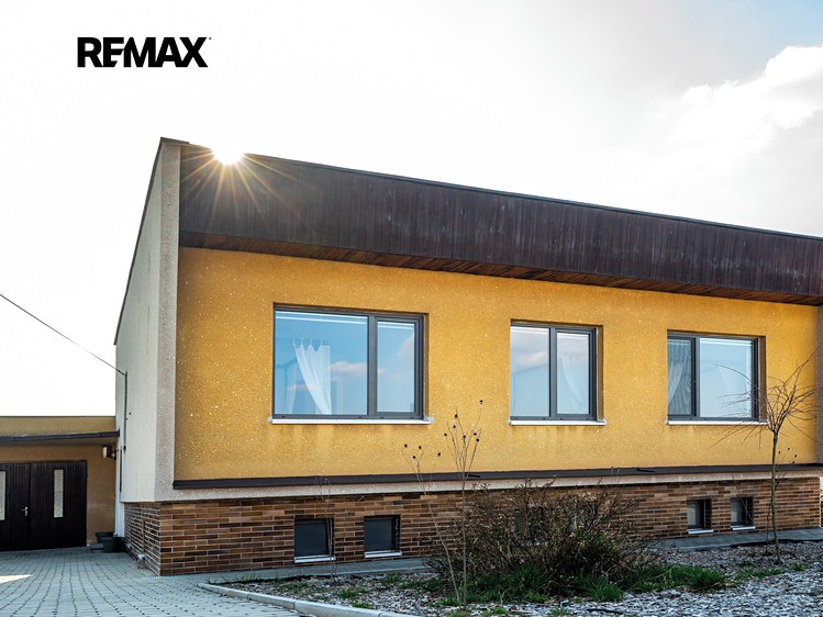 Prodej rodinného domu 200 m², pozemek 802 m² - foto 2