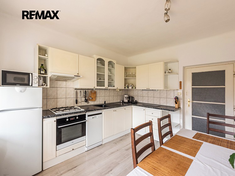 Prodej rodinného domu 192 m², pozemek 167 m² - foto 7