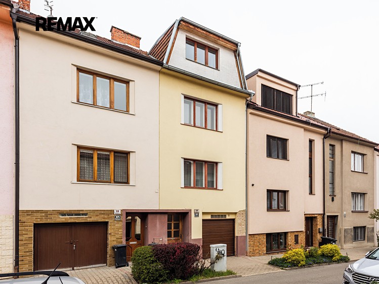 Prodej rodinného domu 192 m², pozemek 167 m² - foto 2