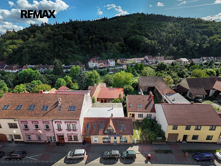 Prodej rodinného domu 350 m², pozemek 1 401 m² - foto 2