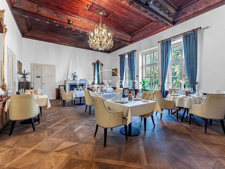 Prodej památky 1 585 m², pozemek 6 505 m² - foto 2