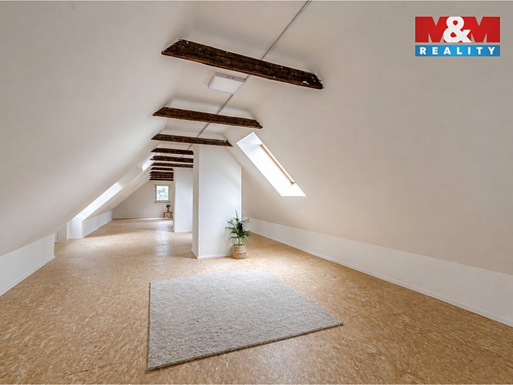 Prodej rodinného domu 105 m², pozemek 1 008 m² - foto 8