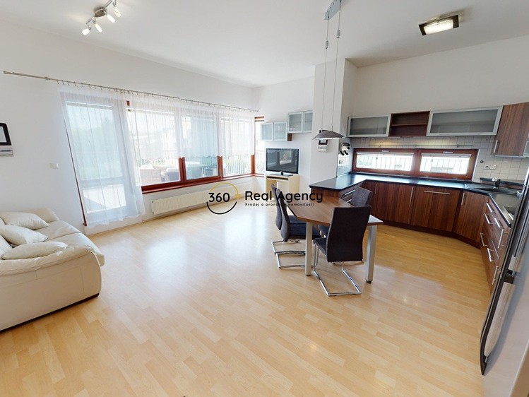 Pronájem bytu 3+kk 135 m² (Jednopodlažní) - foto 3
