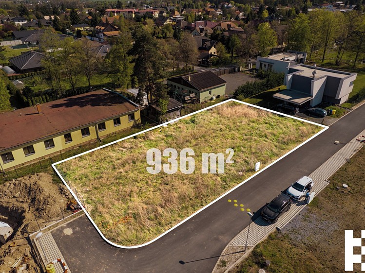 Prodej stavebního pozemku 936 m² - foto 1