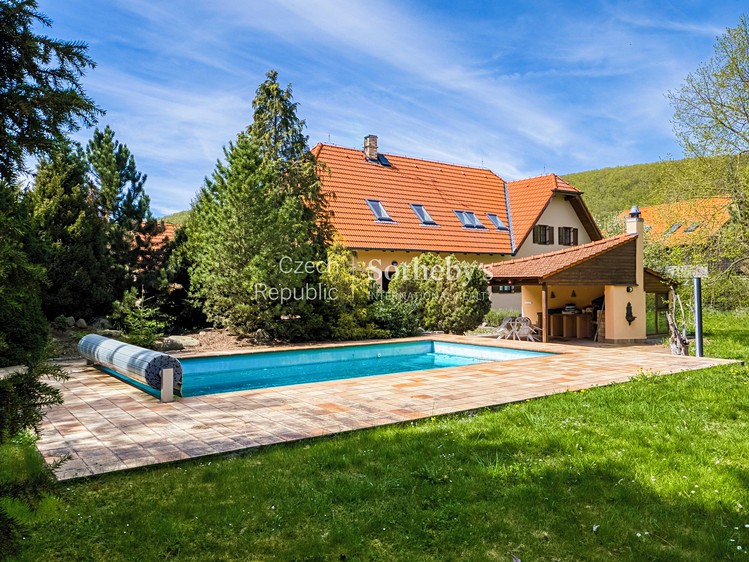 Prodej rodinného domu 331 m², pozemek 2 779 m² - foto 1