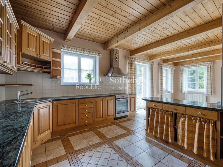 Prodej rodinného domu 331 m², pozemek 2 779 m² - foto 8