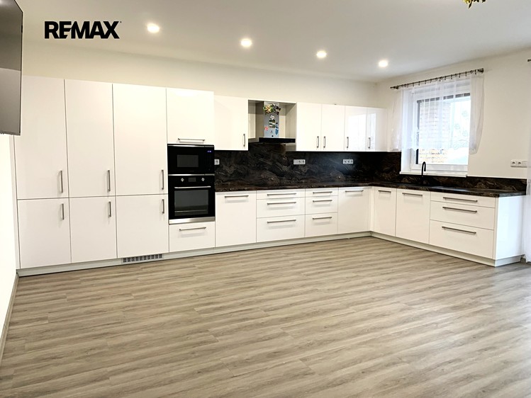 Prodej rodinného domu 210 m², pozemek 3 058 m² - foto 8