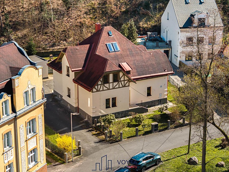 Prodej vily 341 m², pozemek 1 076 m² - foto 4