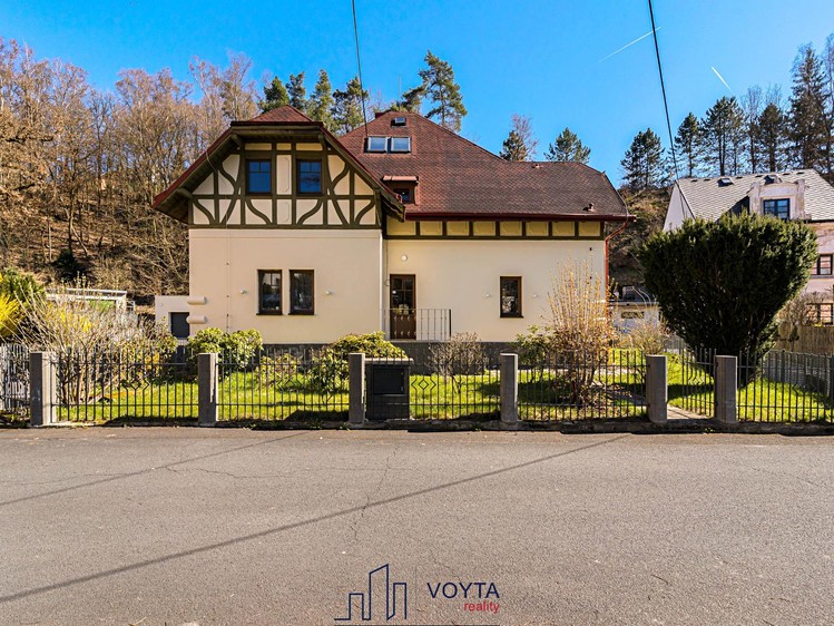 Prodej vily 341 m², pozemek 1 076 m² - foto 8