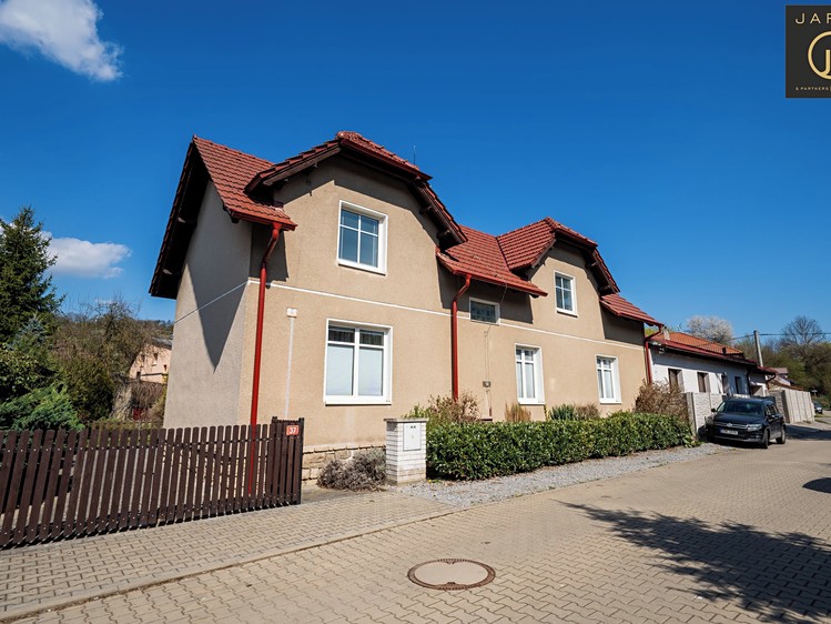 Prodej rodinného domu 136 m², pozemek 477 m² - foto 1