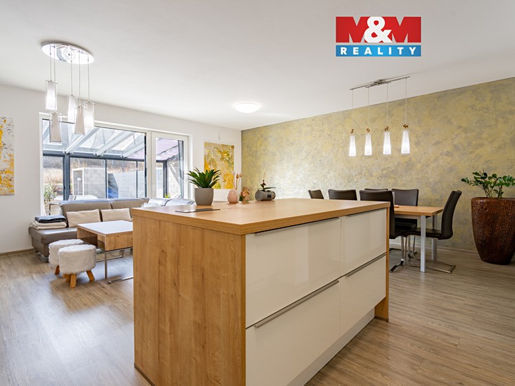 Prodej rodinného domu 145 m², pozemek 439 m² - foto 1