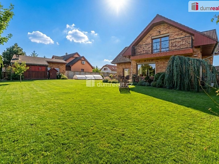 Prodej rodinného domu 215 m², pozemek 916 m² - foto 6
