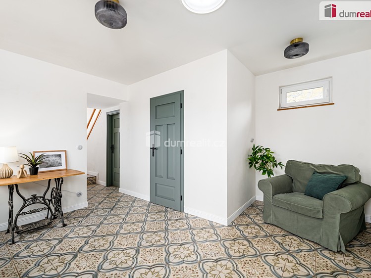 Prodej rodinného domu 140 m², pozemek 287 m² - foto 2
