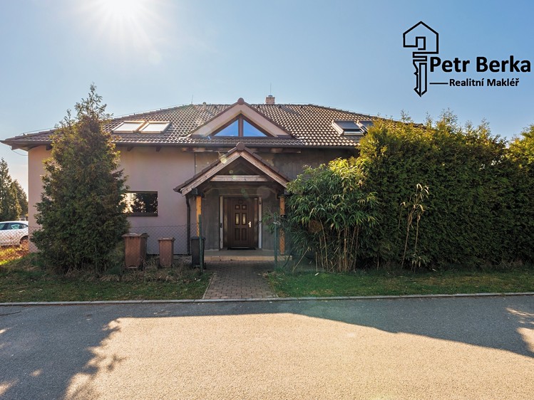 Prodej rodinného domu 308 m², pozemek 1 455 m² - foto 8