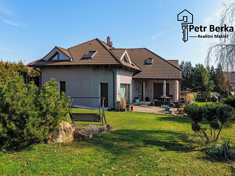 Prodej rodinného domu 308 m², pozemek 1 455 m² - foto 3