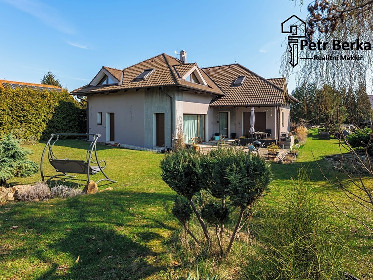 Prodej rodinného domu 308 m², pozemek 1 455 m² - foto 5