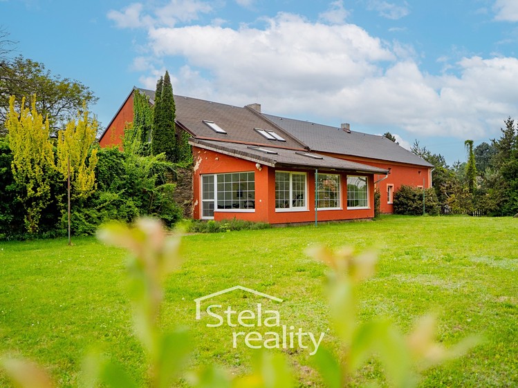 Prodej rodinného domu 321 m², pozemek 6 211 m² - foto 1