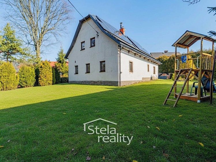 Prodej rodinného domu 145 m², pozemek 944 m² - foto 1