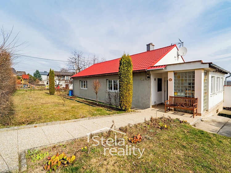 Prodej rodinného domu 105 m², pozemek 1 061 m² - foto 1