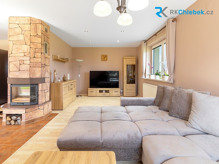 Prodej  rodinného domu 250 m², pozemek 1 972 m² - foto 3