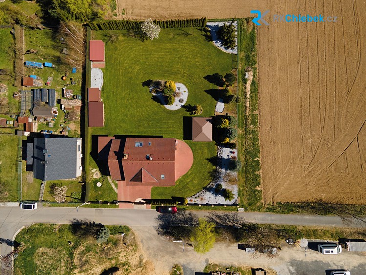 Prodej  rodinného domu 250 m², pozemek 1 972 m² - foto 8