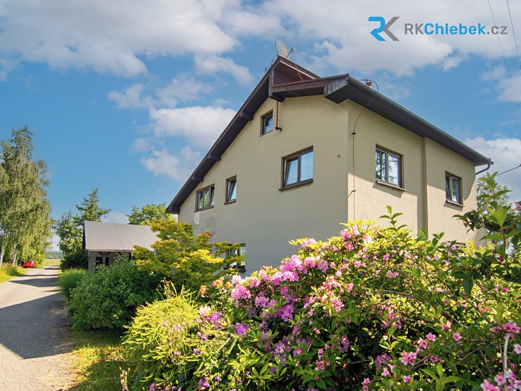Prodej rodinného domu 202 m², pozemek 1 295 m² - foto 2