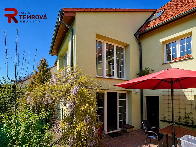 Prodej rodinného domu 276 m², pozemek 315 m² - foto 1