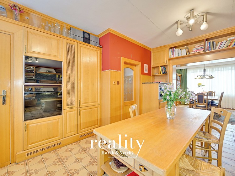 Prodej rodinného domu 480 m², pozemek 932 m² - foto 6