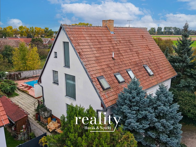 Prodej rodinného domu 480 m², pozemek 932 m² - foto 1