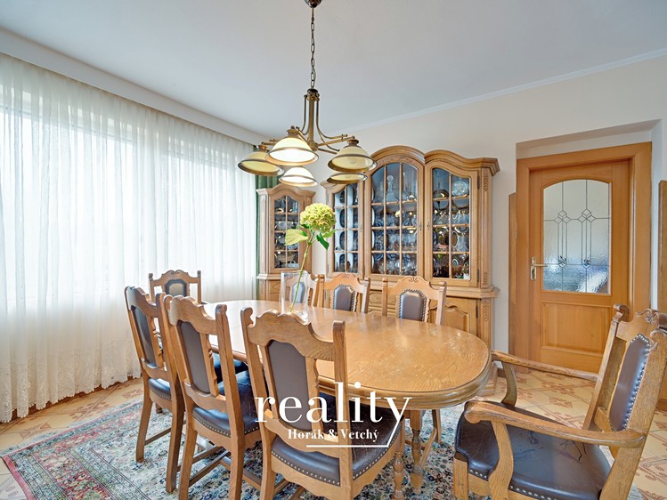 Prodej rodinného domu 480 m², pozemek 932 m² - foto 7