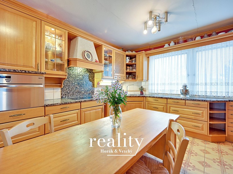 Prodej rodinného domu 480 m², pozemek 932 m² - foto 5