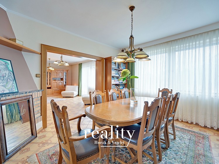 Prodej rodinného domu 480 m², pozemek 932 m² - foto 6
