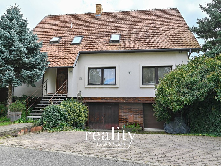 Prodej rodinného domu 480 m², pozemek 932 m² - foto 4