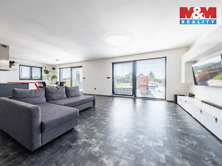 Prodej rodinného domu 386 m², pozemek 975 m² - foto 5