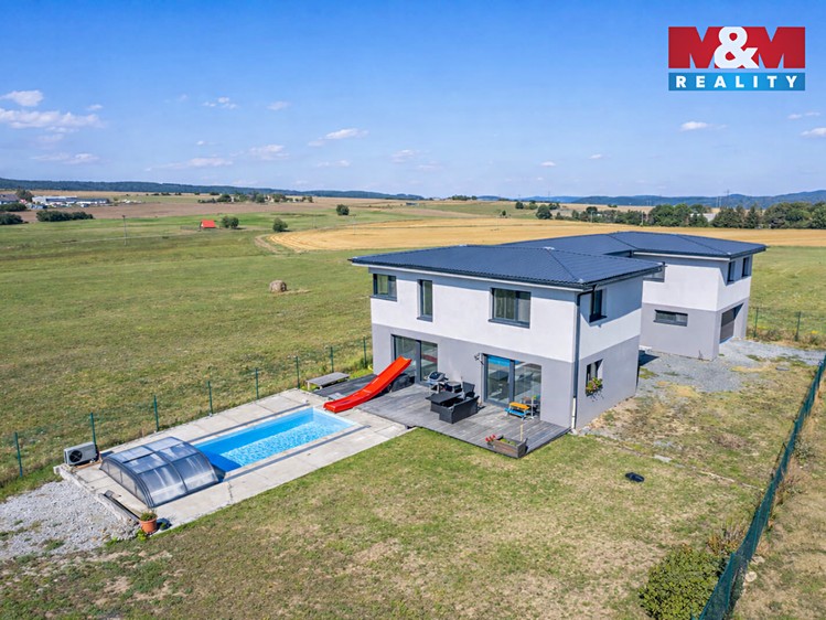 Prodej rodinného domu 386 m², pozemek 975 m² - foto 2