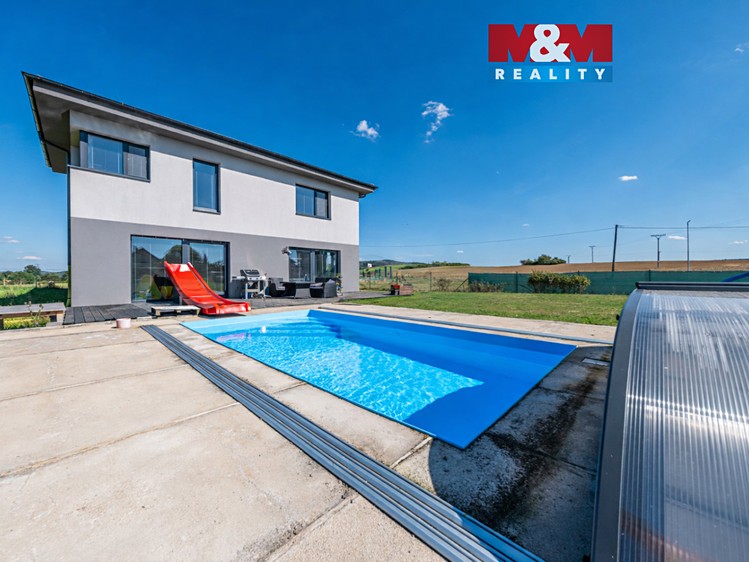 Prodej rodinného domu 386 m², pozemek 975 m² - foto 1