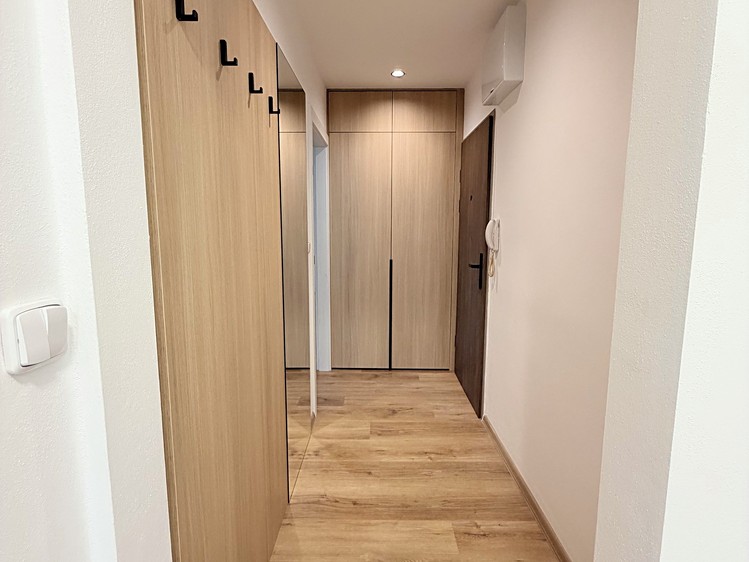 Pronájem bytu 3+1 76 m² - foto 8