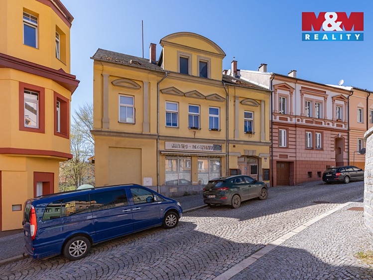 Prodej  rodinného domu 364 m², pozemek 613 m² - foto 3