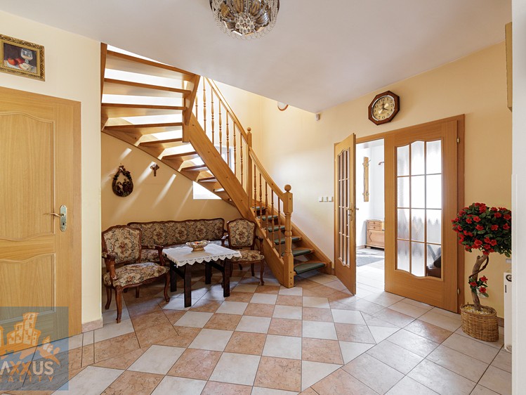 Prodej rodinného domu 360 m², pozemek 492 m² - foto 4