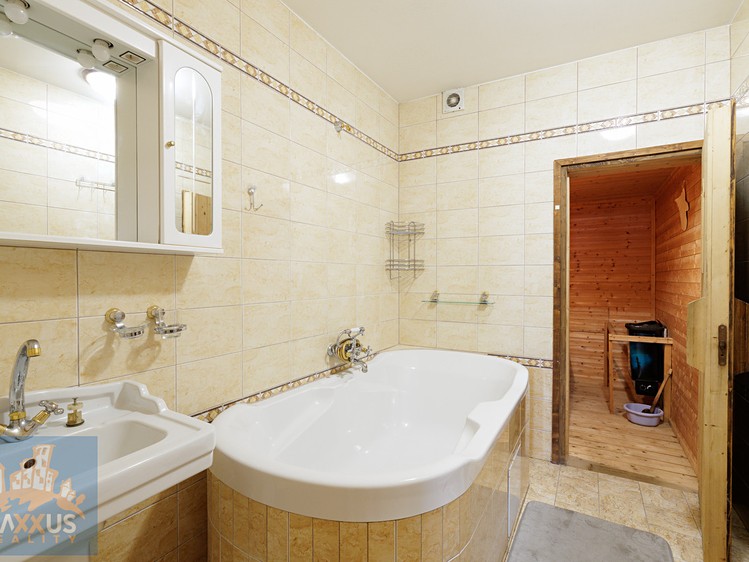 Prodej rodinného domu 360 m², pozemek 492 m² - foto 7