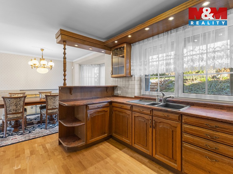 Prodej  rodinného domu 277 m², pozemek 341 m² - foto 8