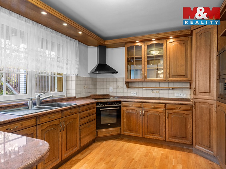 Prodej  rodinného domu 277 m², pozemek 341 m² - foto 4