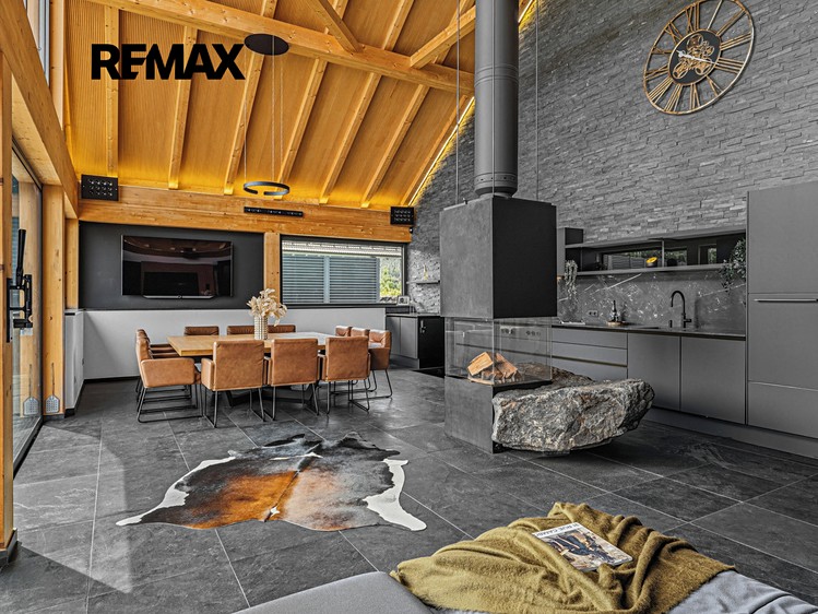 Prodej rodinného domu 486 m², pozemek 1 876 m² - foto 2