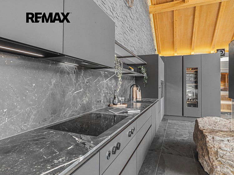 Prodej rodinného domu 486 m², pozemek 1 876 m² - foto 4