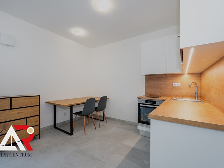 Pronájem bytu 1+kk 28 m² - foto 3