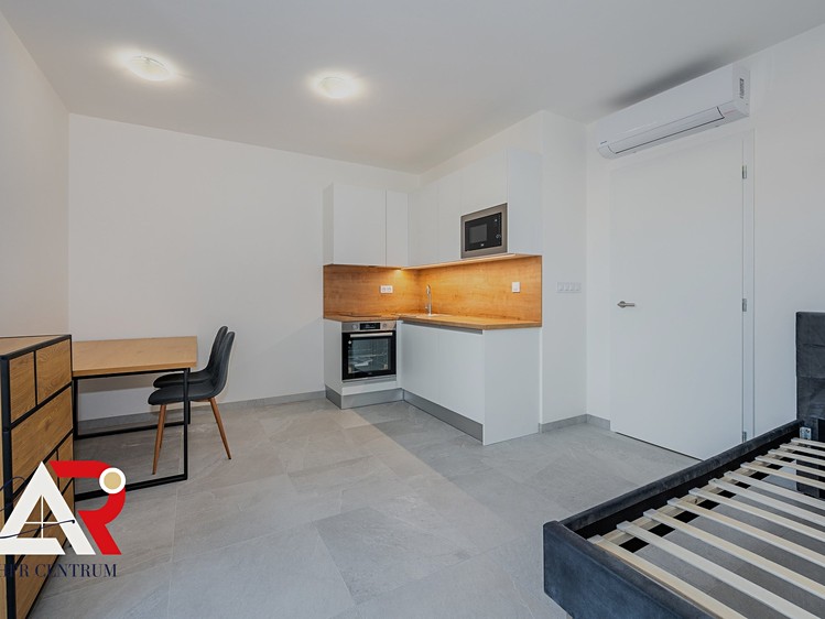 Pronájem bytu 1+kk 28 m² - foto 1